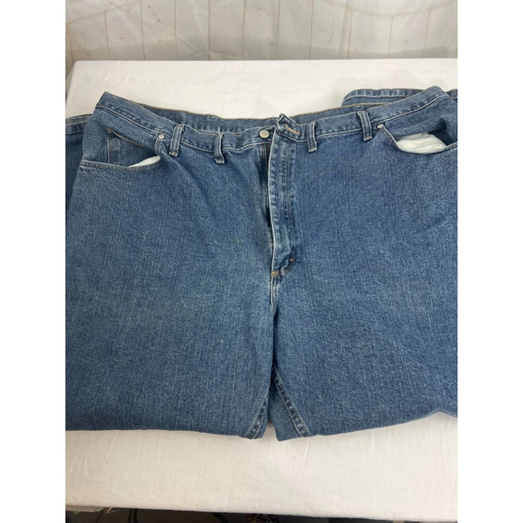 Men’s Wrangler Relaxed Fit Straight Leg Jeans Size 48x30 Blue 5-Pocket Denim EUC - Picture 1 of 4